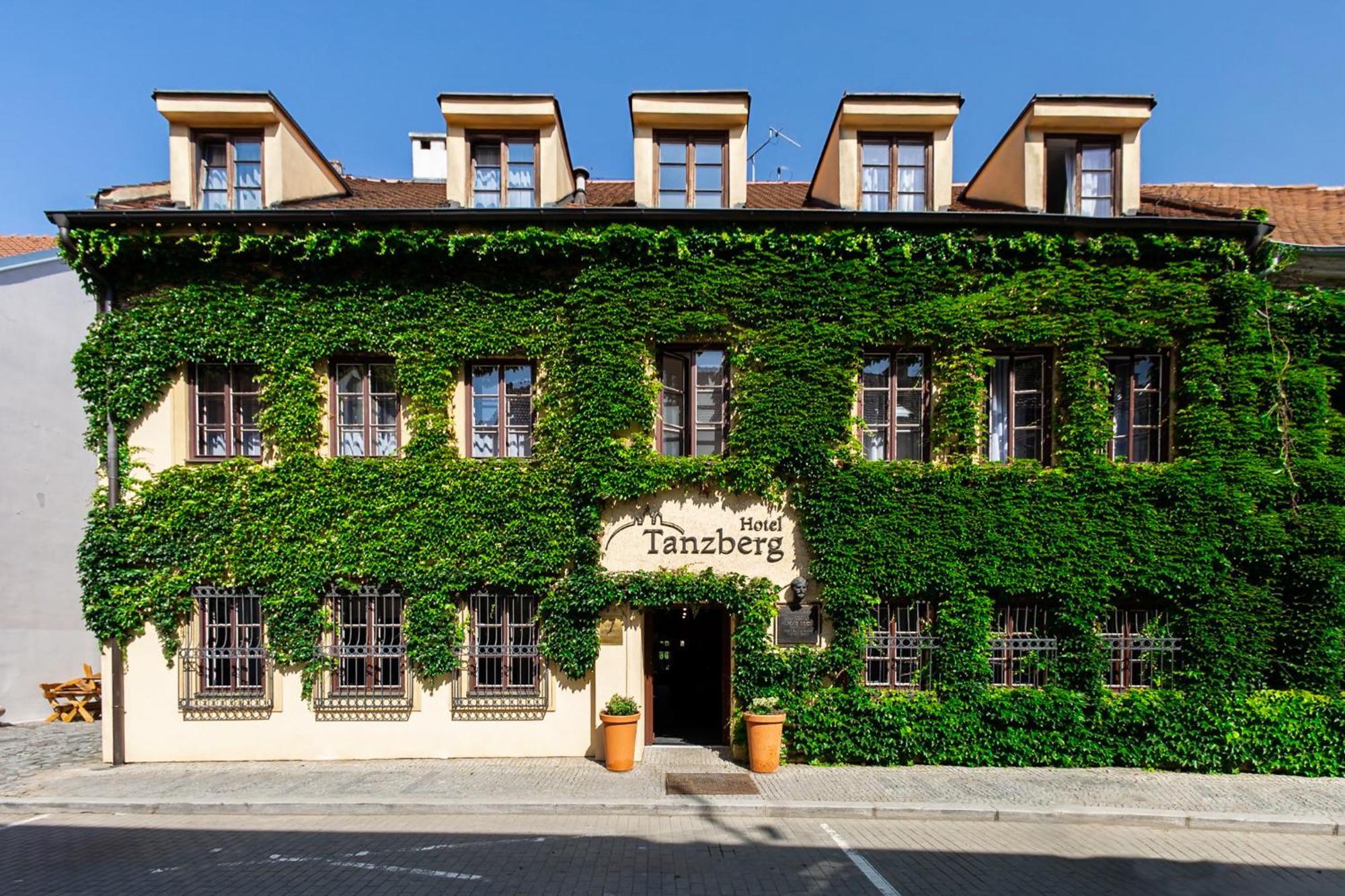 Hotel Tanzberg Mikulov Exterior photo